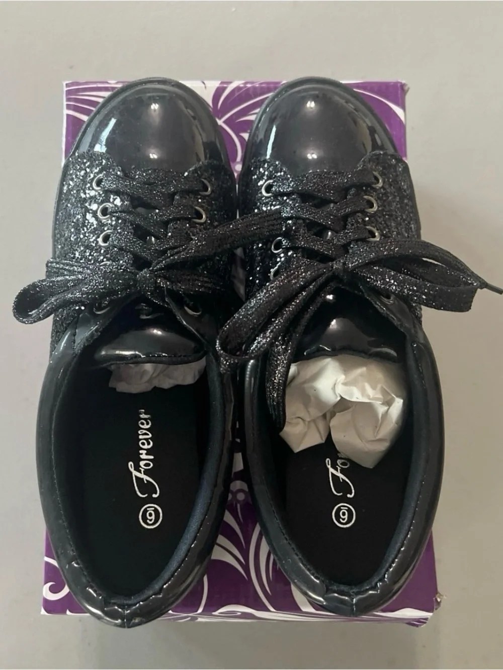Women’s Black Glitter & Patent Lace-Up Sneakers Shoes Size 6